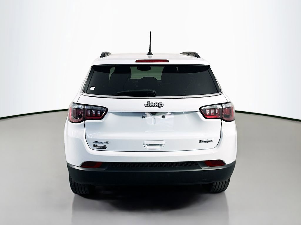 Used 2024 Jeep Compass Latitude image 6