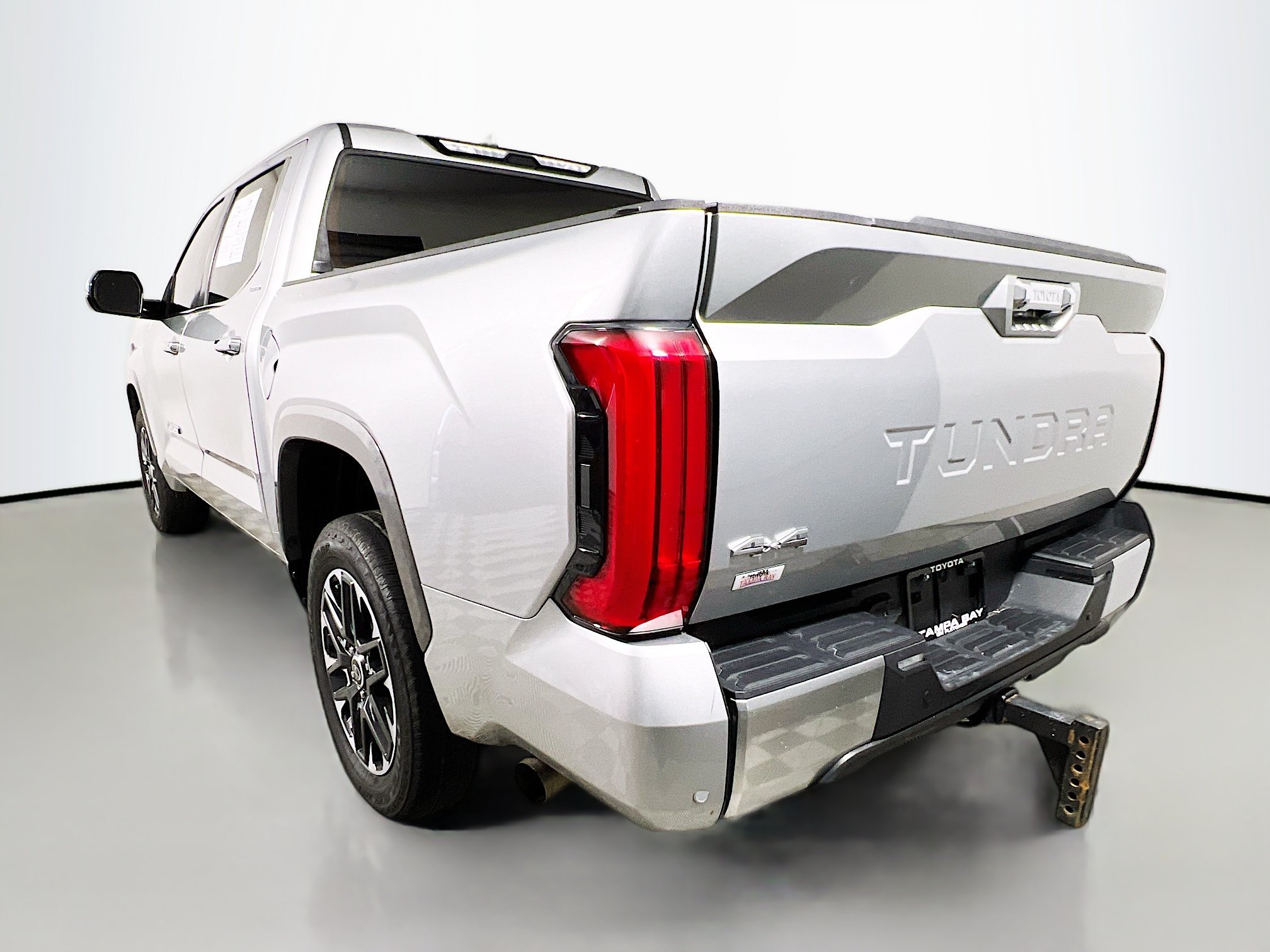 Used 2024 Toyota Tundra Limited AWD/4WD image 8