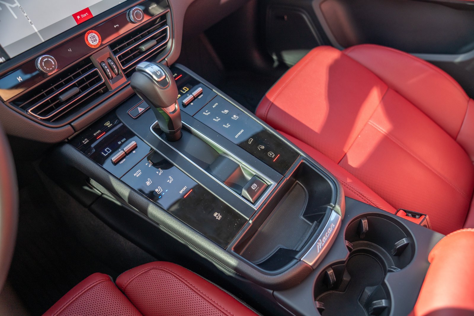 Certified 2026 Porsche Macan AWD/4WD image 21