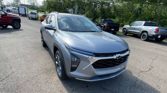 New 2026 Chevrolet Trax LT w/ Sunroof Package FWD image 4