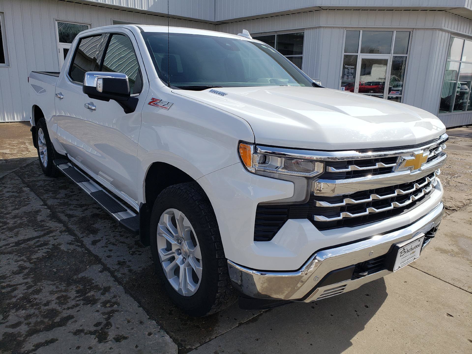 Used 2023 Chevrolet Silverado 1500 LTZ w/ Technology Package AWD/4WD image 4