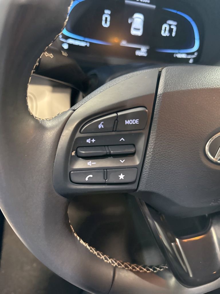 Used 2024 Hyundai Venue Limited FWD image 34