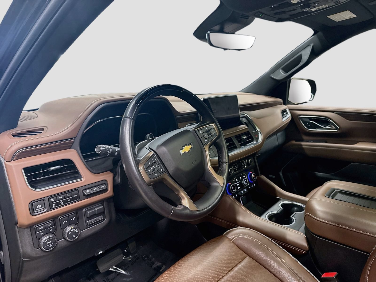 Used 2024 Chevrolet Suburban High Country w/ Advanced Technology Package AWD/4WD image 11