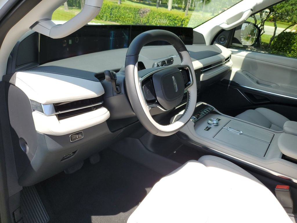 New 2026 Lincoln Navigator L Premier AWD/4WD image 21