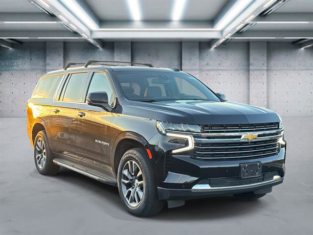 Used 2022 Chevrolet Suburban LT w/ Luxury Package image 3