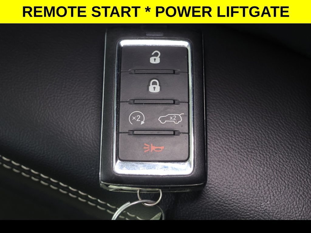 Used 2023 Jeep Grand Cherokee Limited w/ Black Appearance Package AWD/4WD image 13