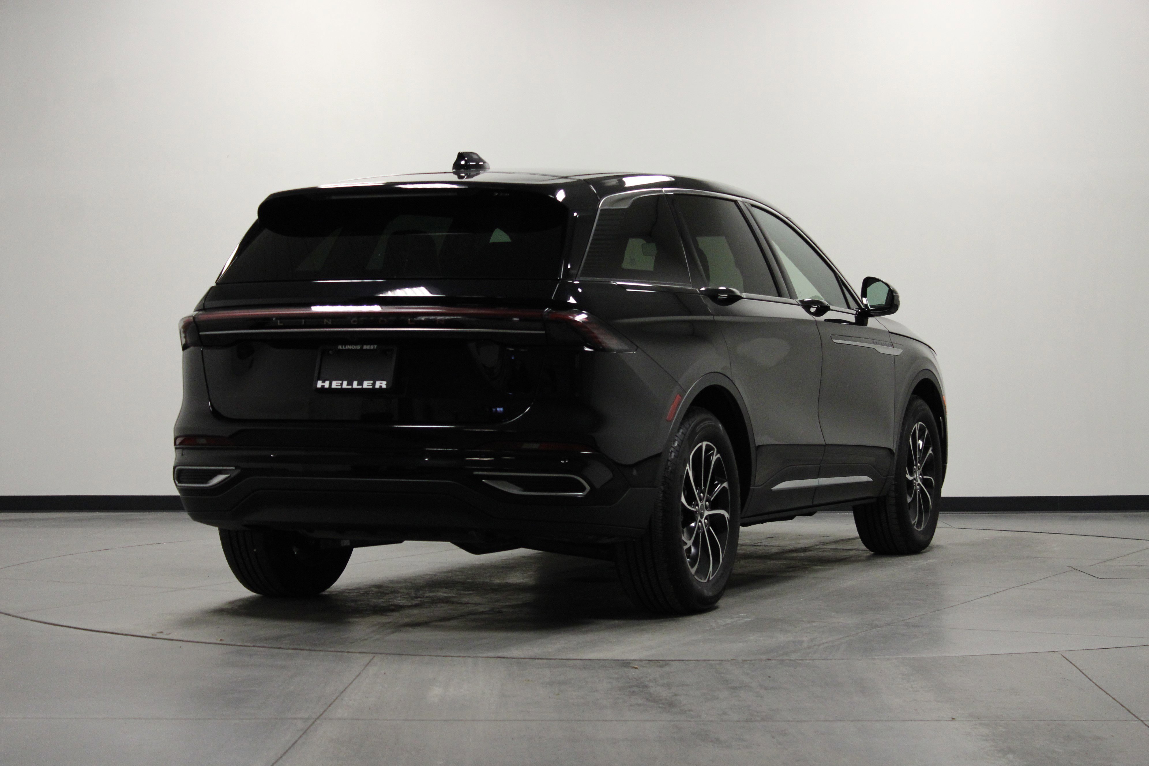 Used 2024 Lincoln Nautilus Premier image 4