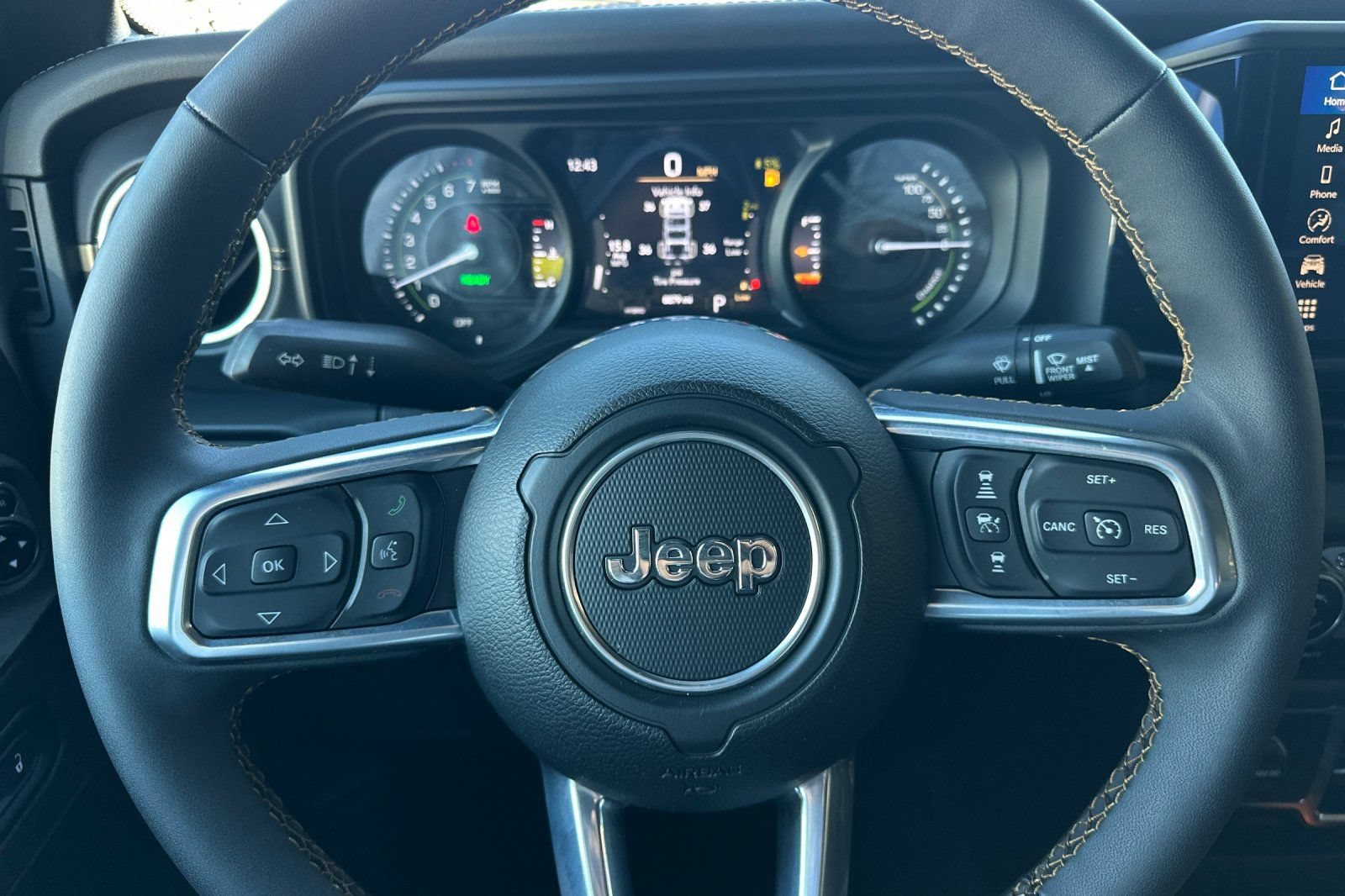 Used 2024 Jeep Wrangler Unlimited Sahara AWD/4WD image 25