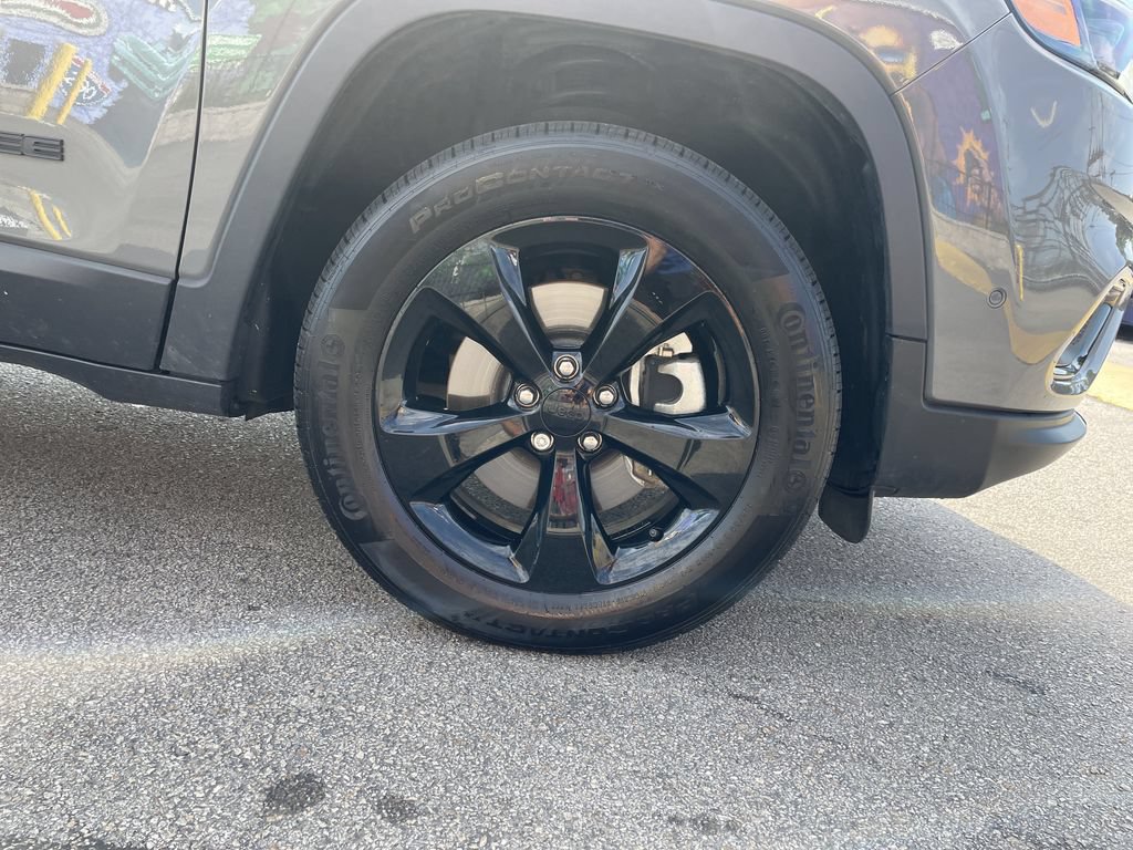 Certified 2023 Jeep Cherokee Altitude Lux w/ Lux Elite Package AWD/4WD image 11