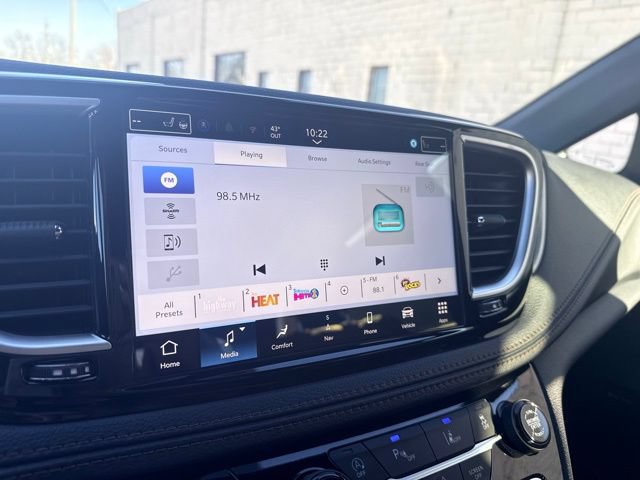 New 2026 Chrysler Pacifica Pinnacle w/ Trailer Tow Group FWD image 32