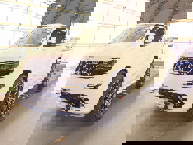 Used 2015 Jeep Grand Cherokee SRT AWD/4WD image 1