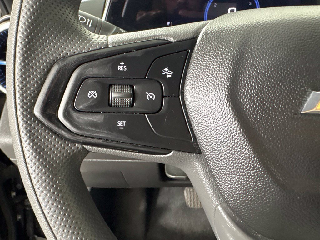 Used 2025 Chevrolet Trax LT FWD image 24