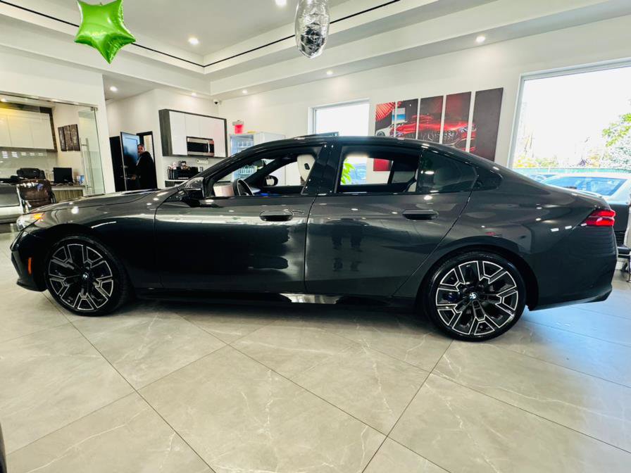 Used 2024 BMW 540i xDrive w/ Premium Package image 4