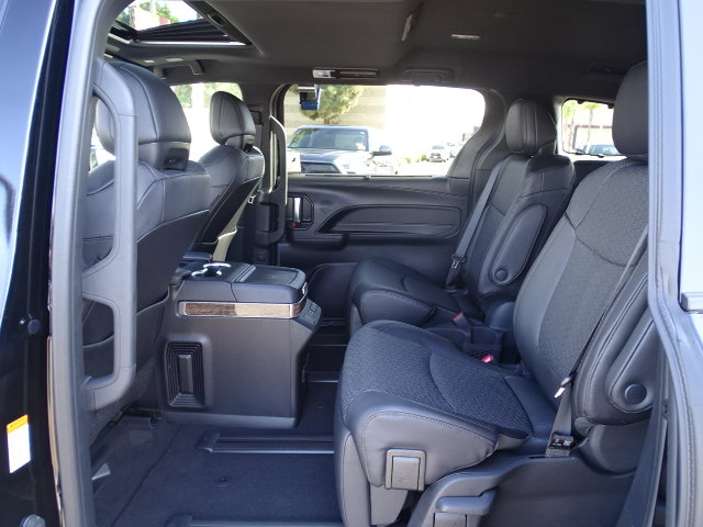 New 2026 Toyota Sienna Platinum AWD/4WD image 13
