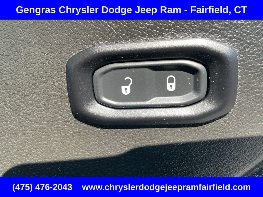 Certified 2025 Jeep Gladiator Mojave w/ Safety Group AWD/4WD image 18