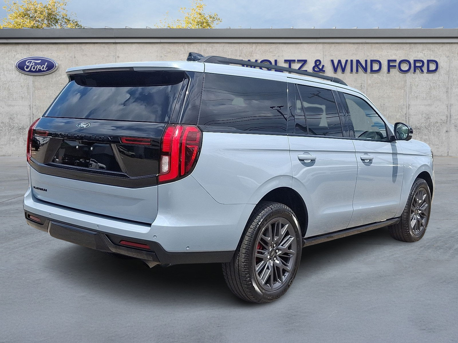 Used 2025 Ford Expedition Platinum w/ Stealth Performance Package AWD/4WD image 6