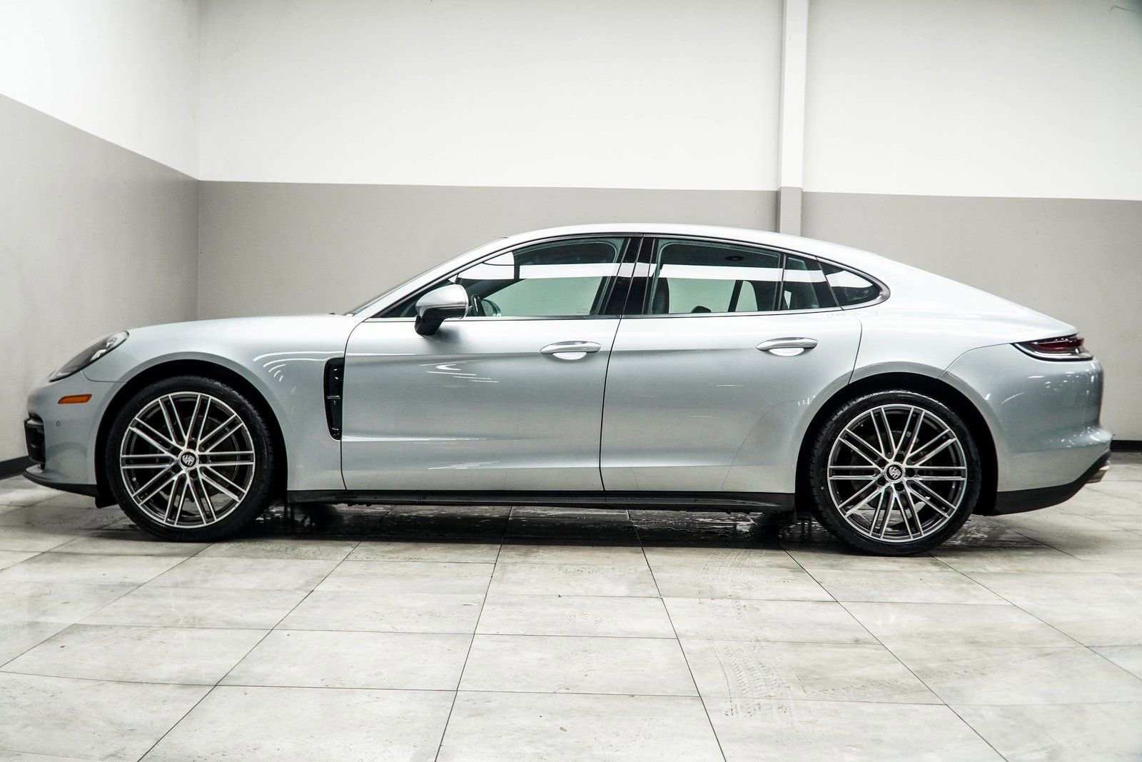 Used 2021 Porsche Panamera 4 image 14