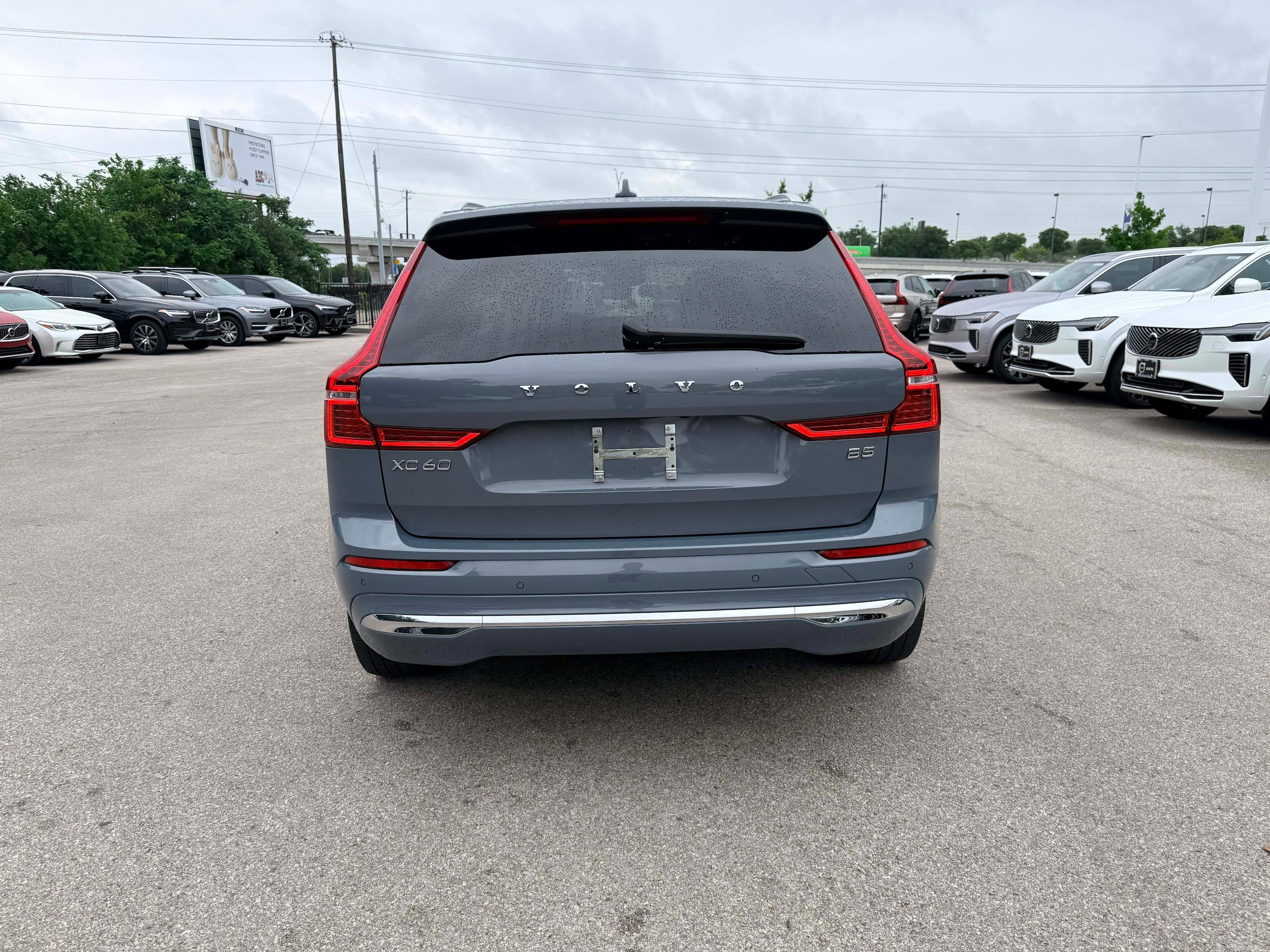 Certified 2023 Volvo XC60 B5 Plus FWD image 5