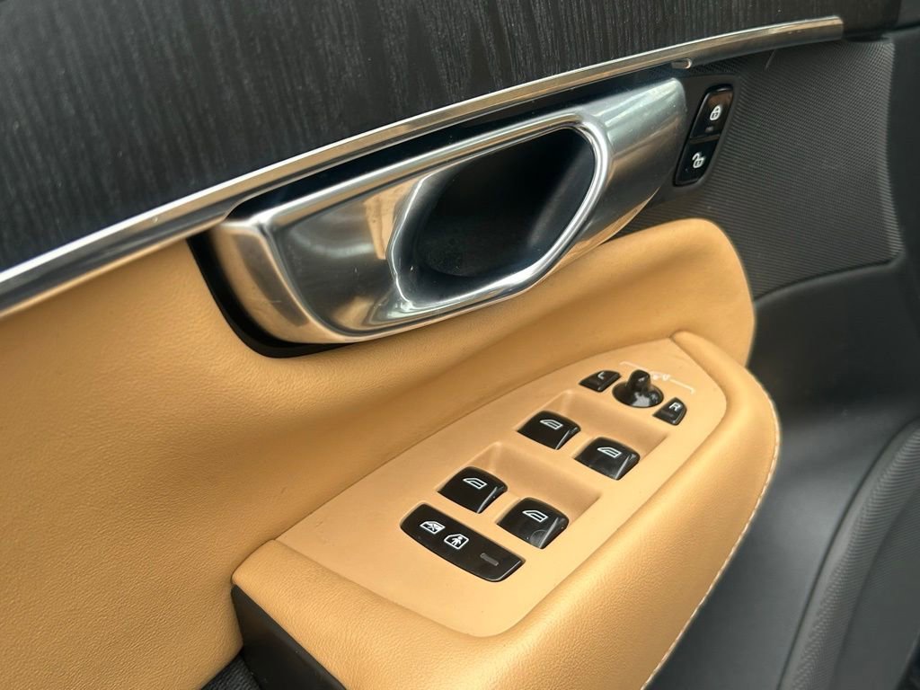 Used 2023 Volvo XC90 B6 Ultimate w/ Protection Package Premier image 13