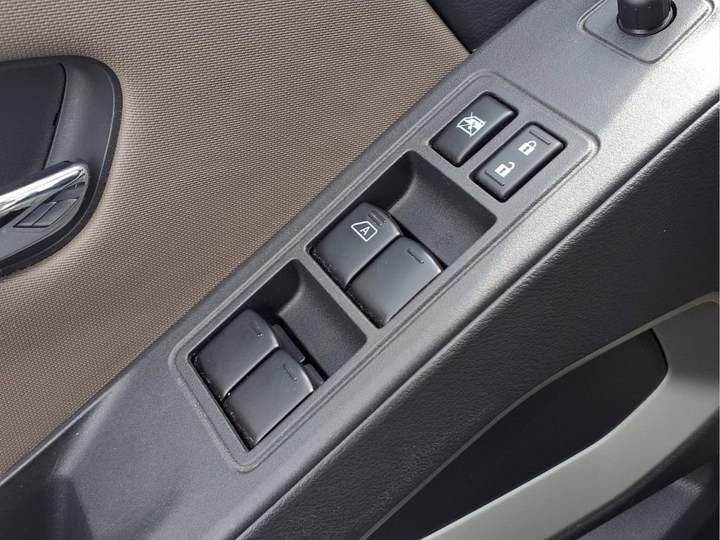 Used 2022 Nissan Frontier SV image 18