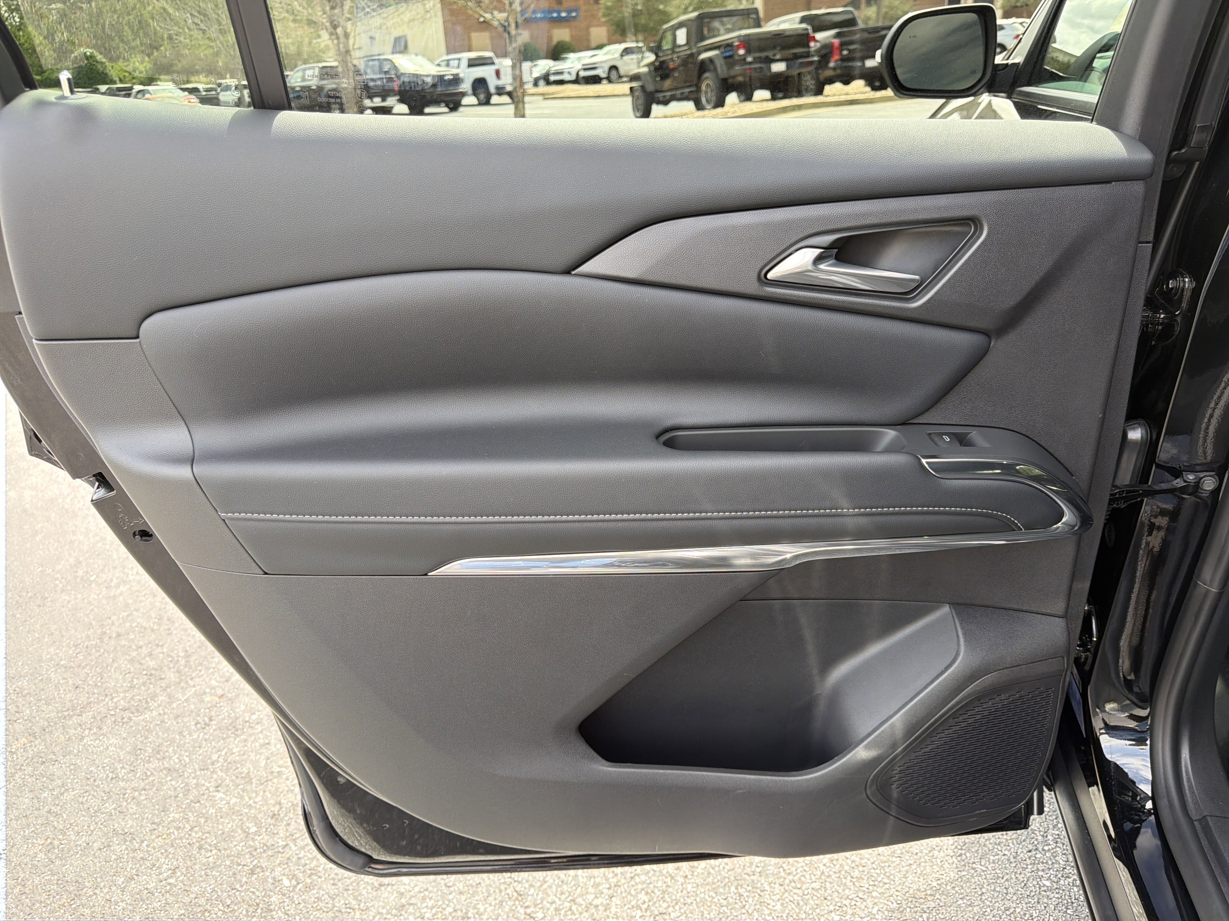 Used 2026 Chevrolet Traverse LT w/ Midnight/Sport Edition image 22