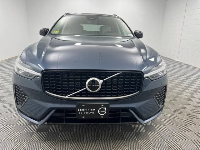 Used 2024 Volvo XC60 B5 Core w/ Protection Package Premier AWD/4WD image 3