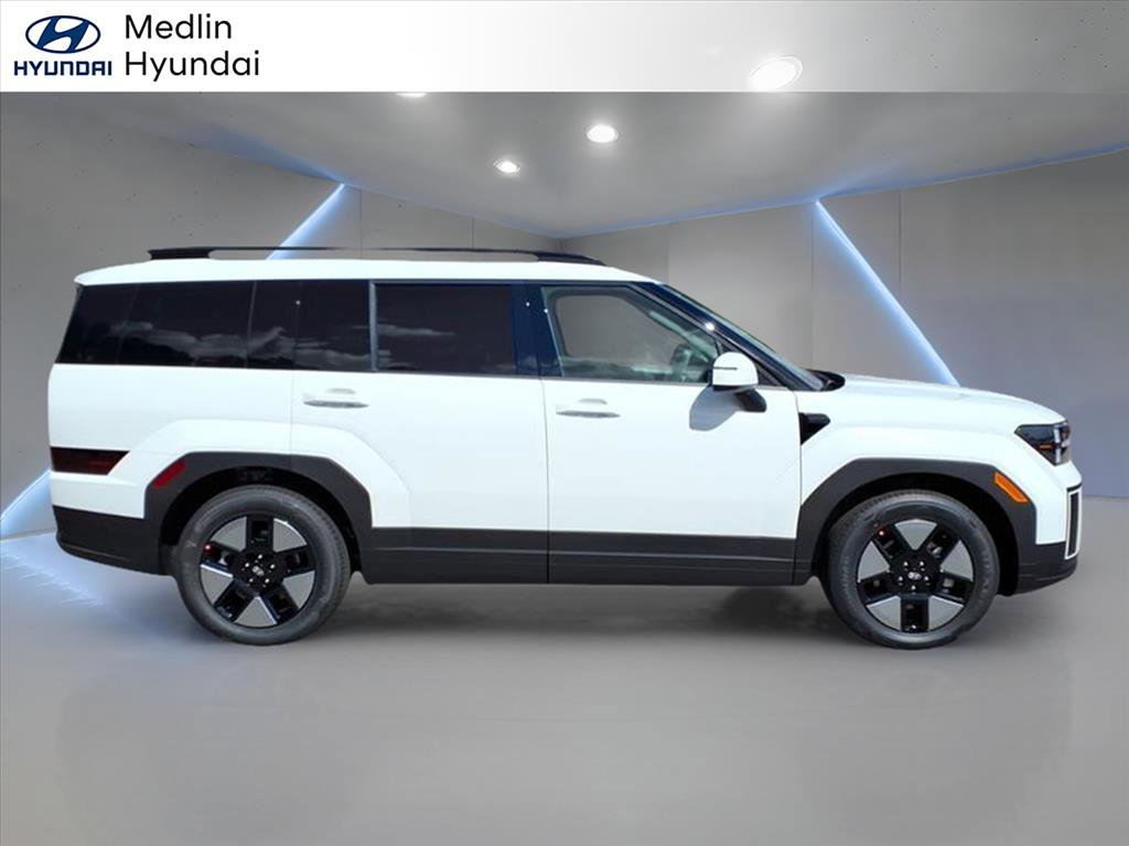 Used 2026 Hyundai Santa Fe SEL image 2