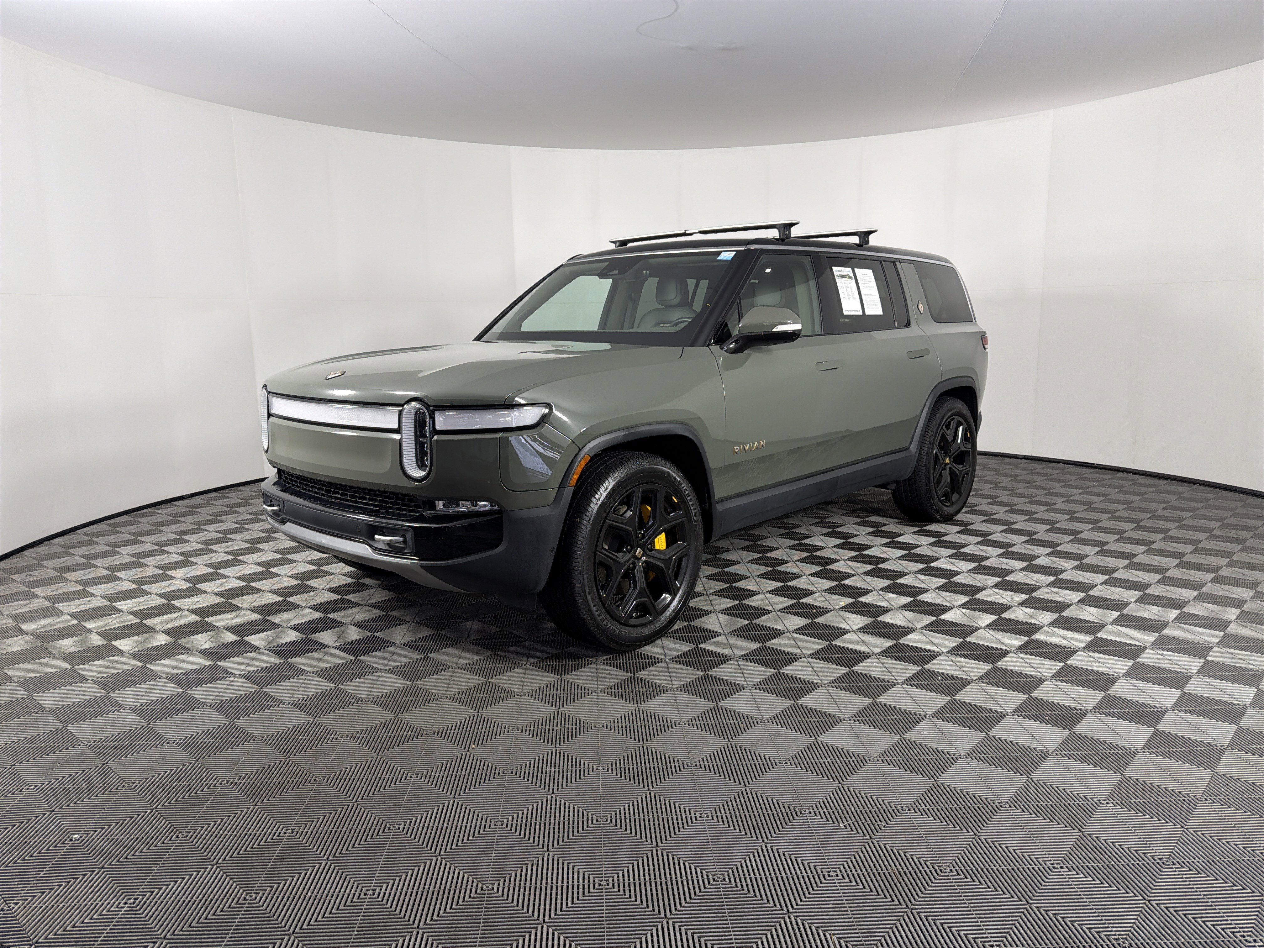 Used 2023 Rivian R1S Launch Edition image 3