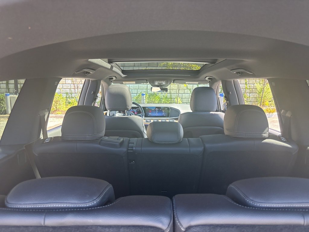 Used 2025 Mercedes-Benz GLS 450 4MATIC image 10
