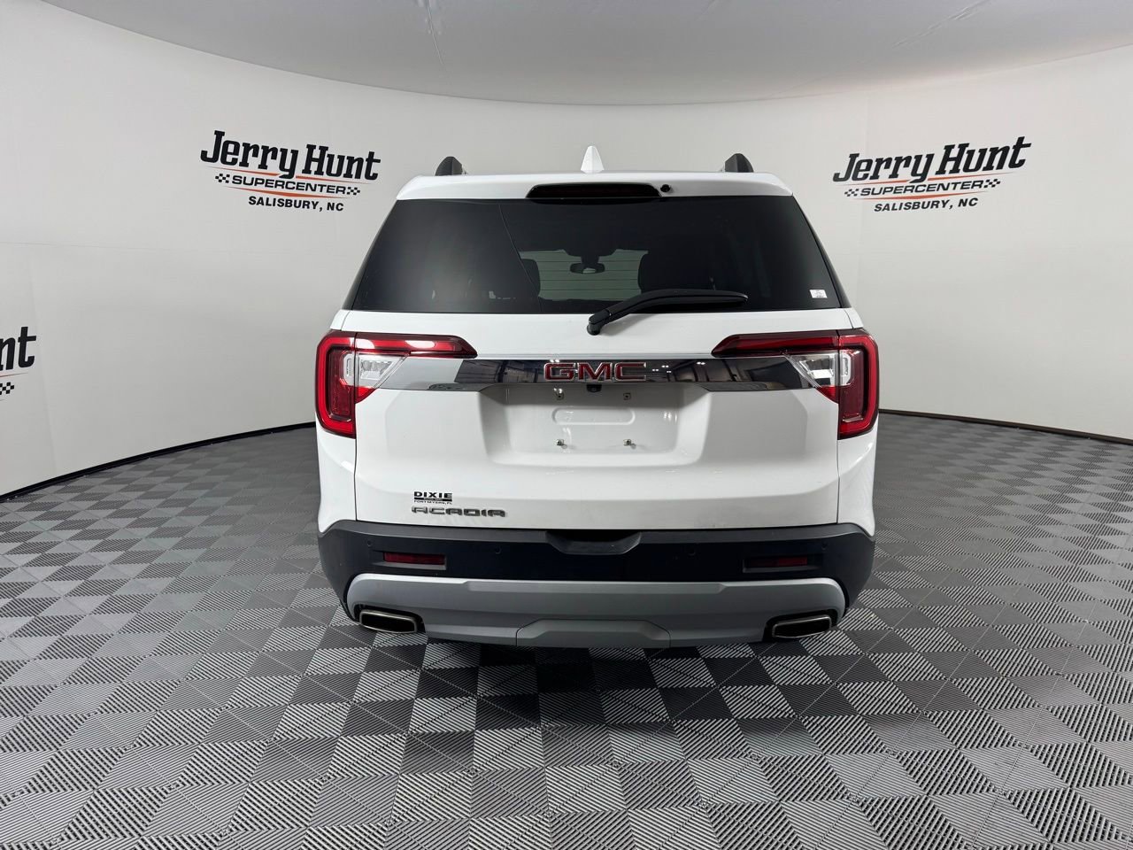 Used 2023 GMC Acadia SLE w/ Driver Convenience Package image 10