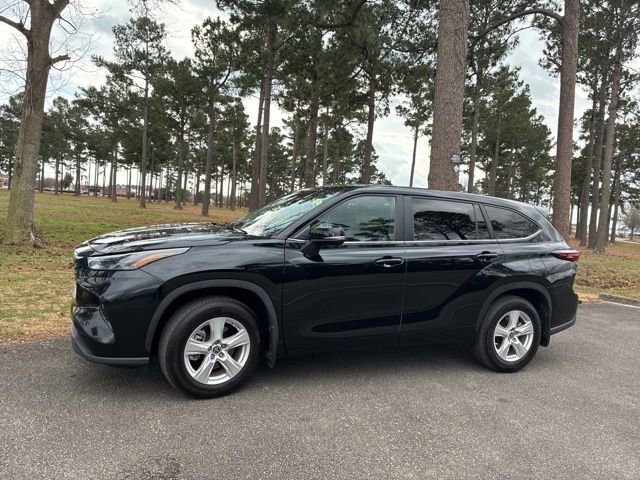 Used 2024 Toyota Highlander LE image 7