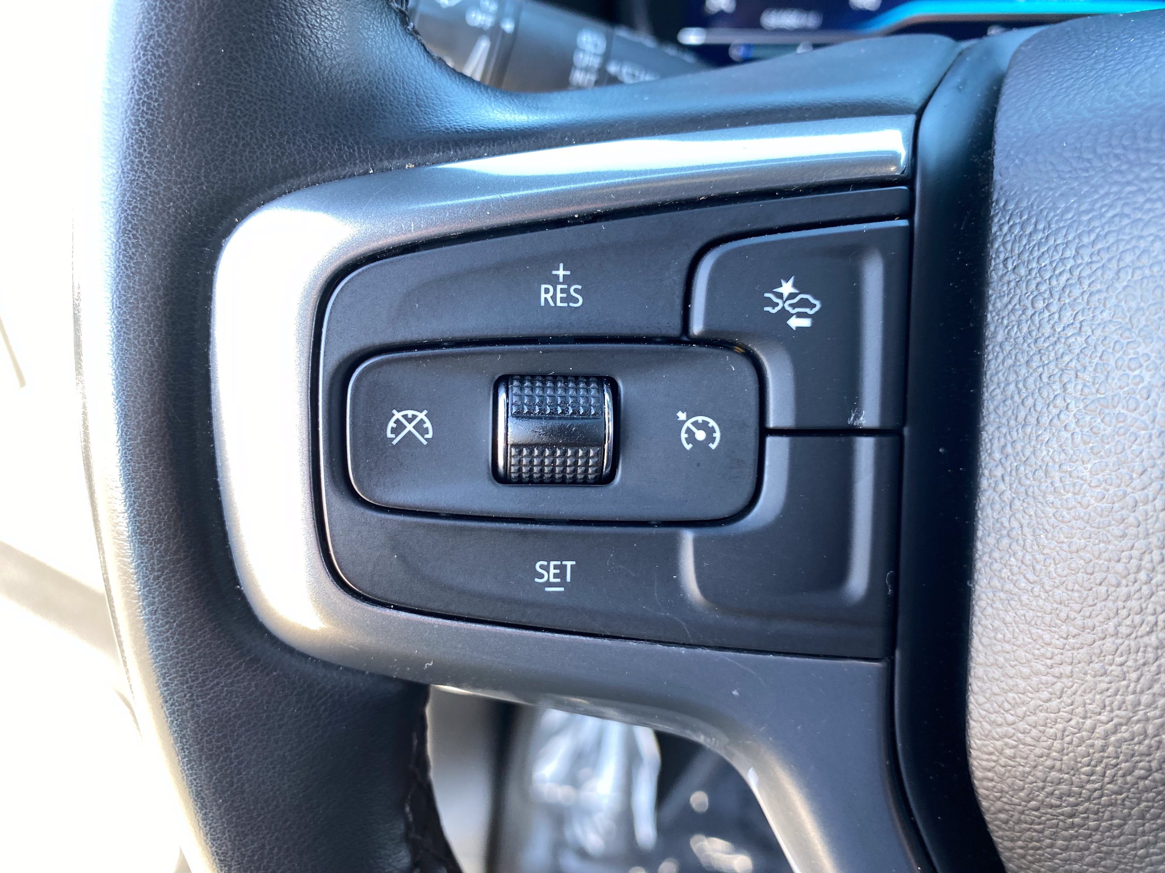 Used 2024 Chevrolet Suburban LT RWD image 30