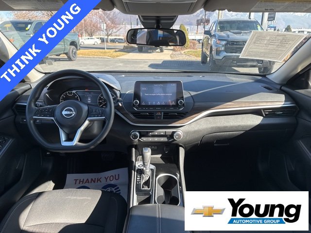 Used 2024 Nissan Altima 2.5 SV image 11