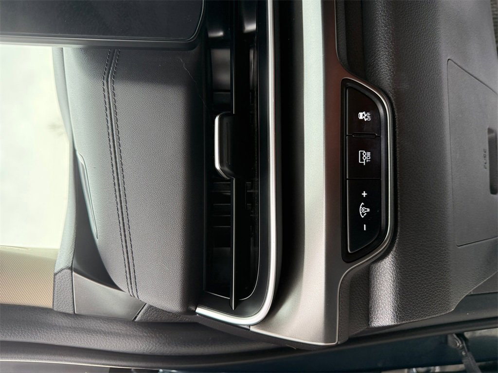 Used 2025 Kia Carnival SX w/ SX Dark Edition Package image 23