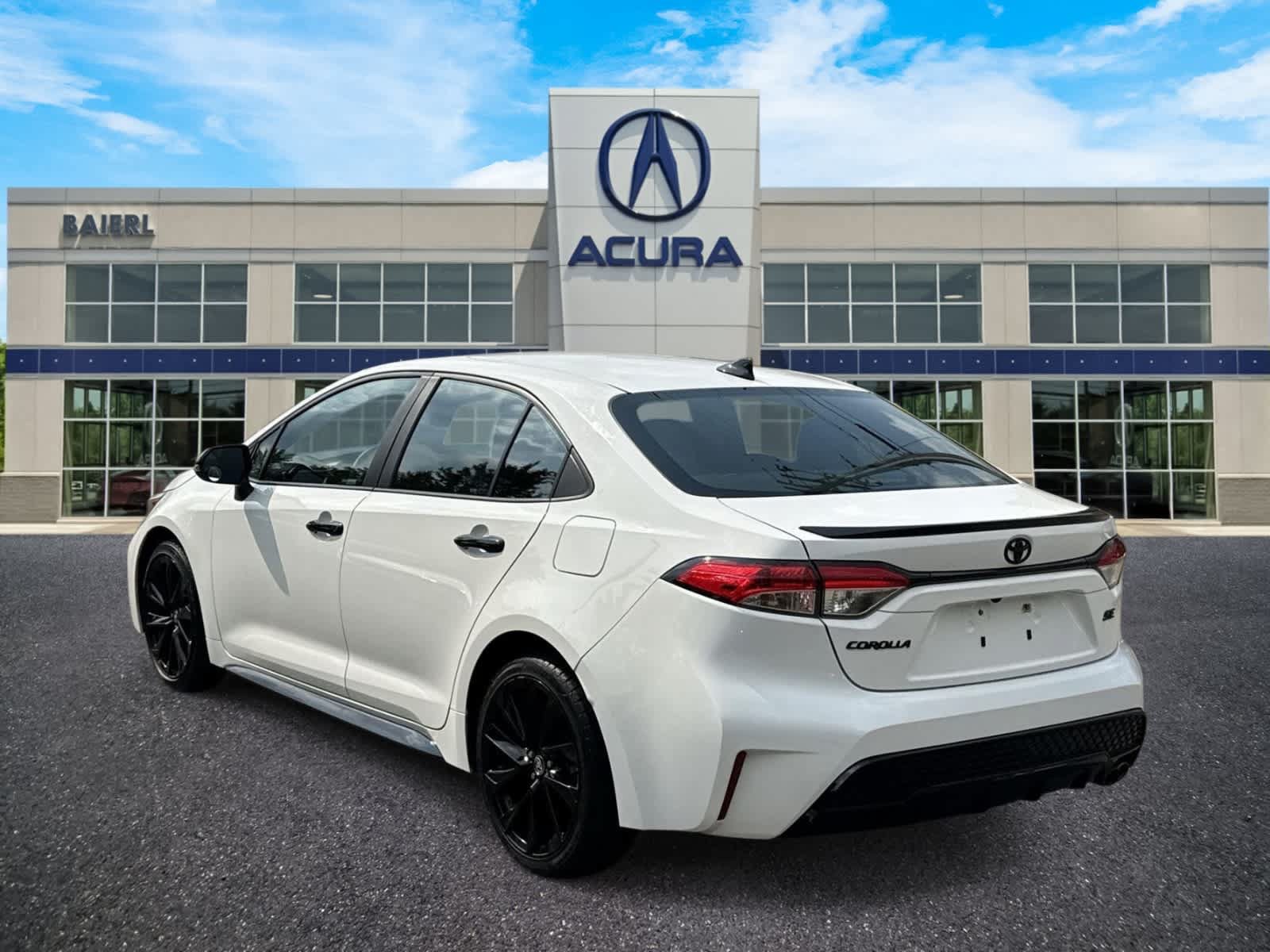 Used 2022 Toyota Corolla SE w/ Carpet Mat Package (TMS) FWD image 3