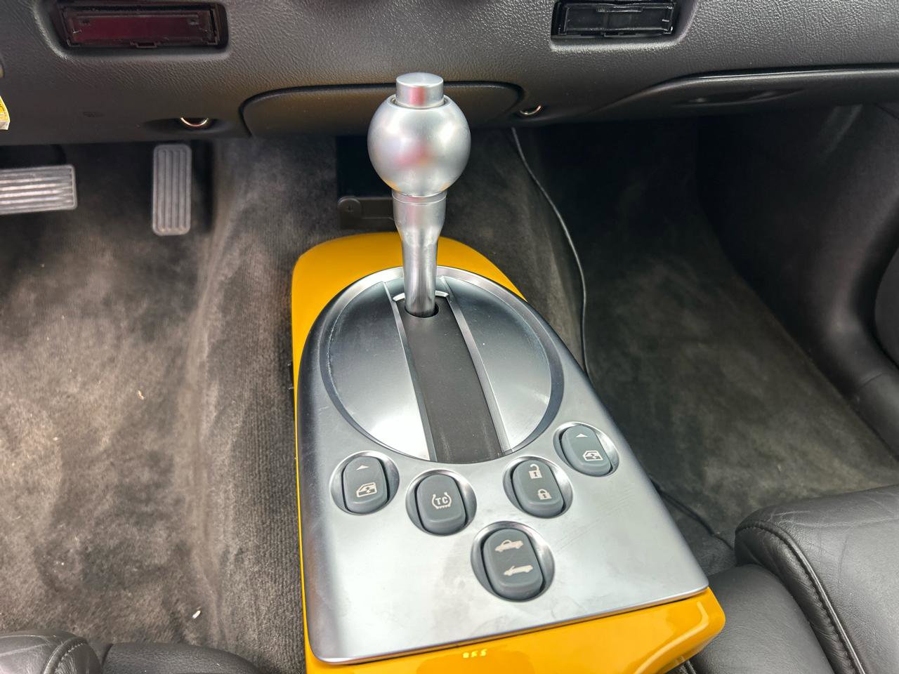 Used 2004 Chevrolet SSR w/ Preferred Equipment Group RWD image 16