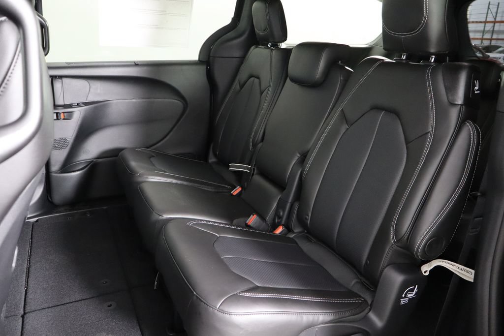 New 2027 Chrysler Pacifica Select FWD image 15