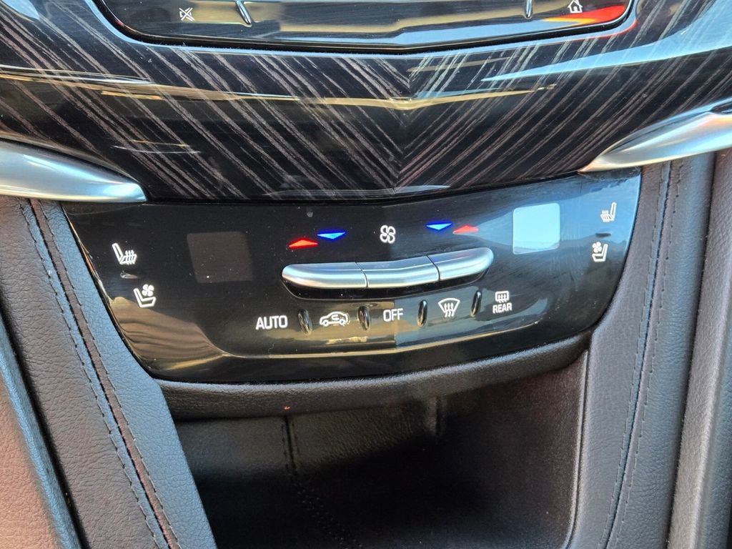 Used 2025 Cadillac XT6 Premium Luxury image 20