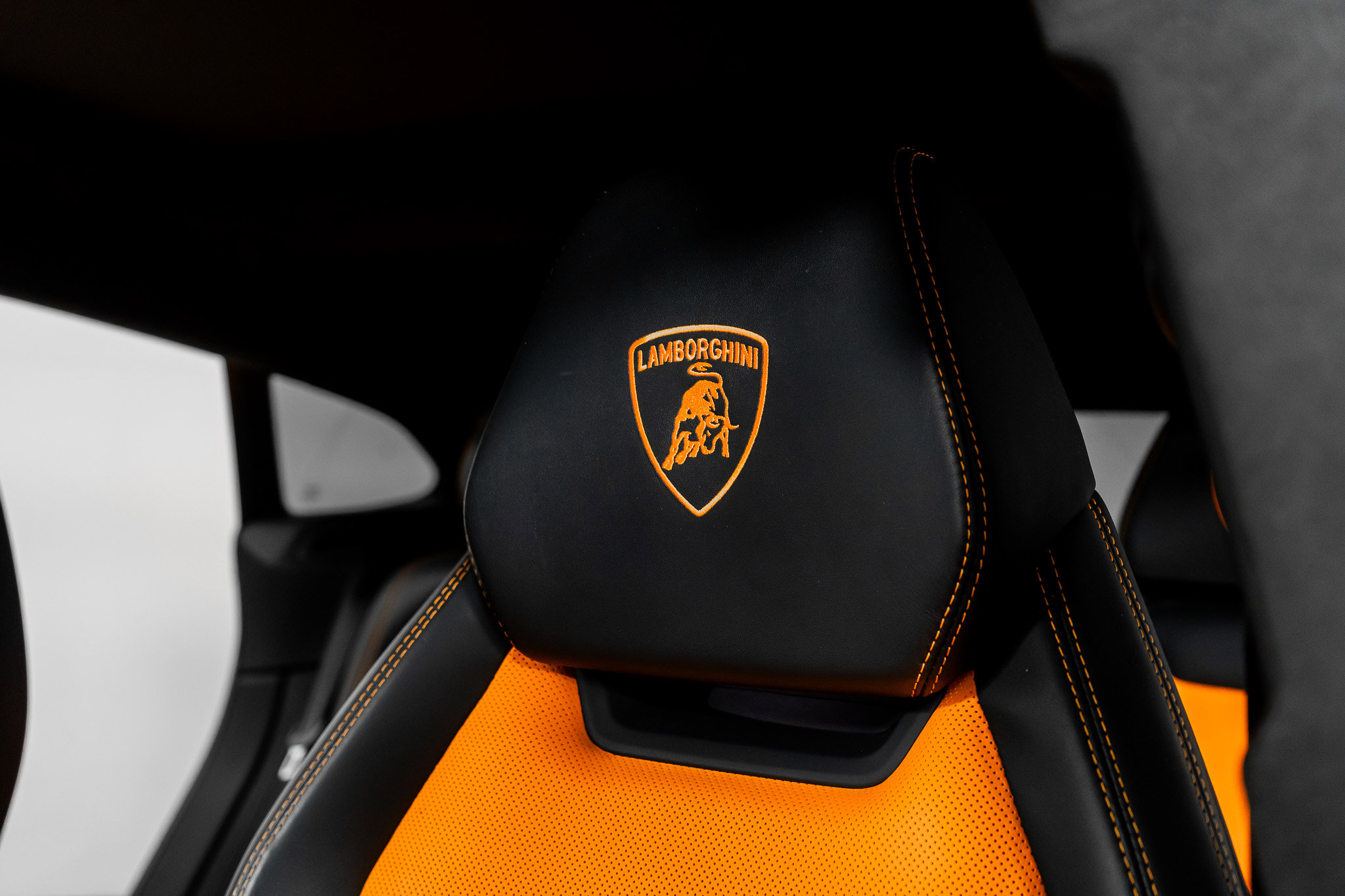 Used 2022 Lamborghini Urus image 32