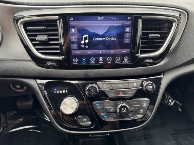 Used 2019 Chrysler Pacifica Touring Plus w/ S Appearance Package FWD image 11