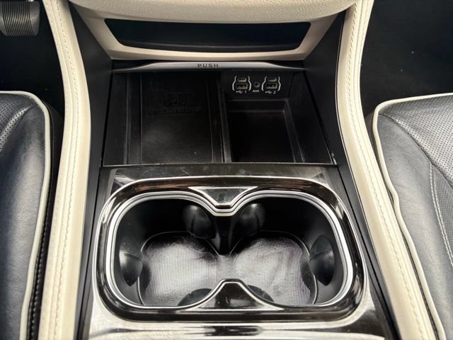 Used 2023 Chrysler Pacifica Limited FWD image 34