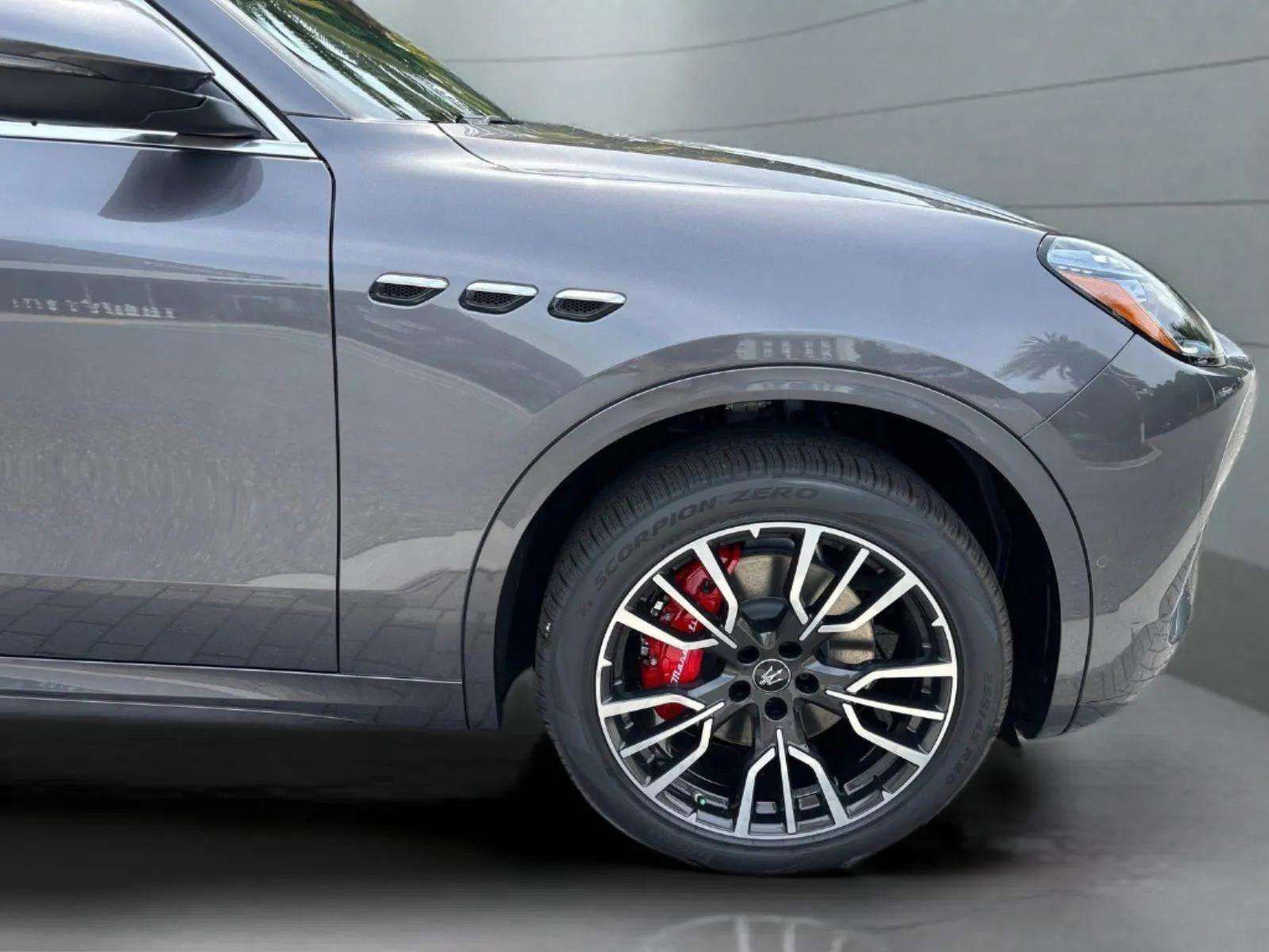 New 2025 Maserati Grecale GT image 6