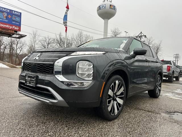 Used 2025 Mitsubishi Outlander SE image 7