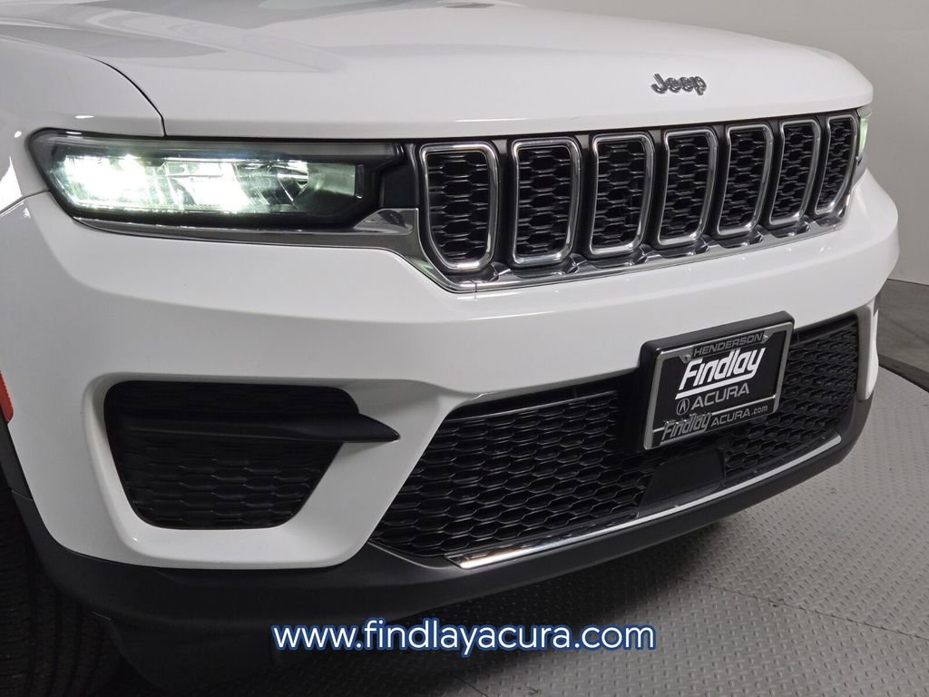 Used 2023 Jeep Grand Cherokee Laredo AWD/4WD image 9