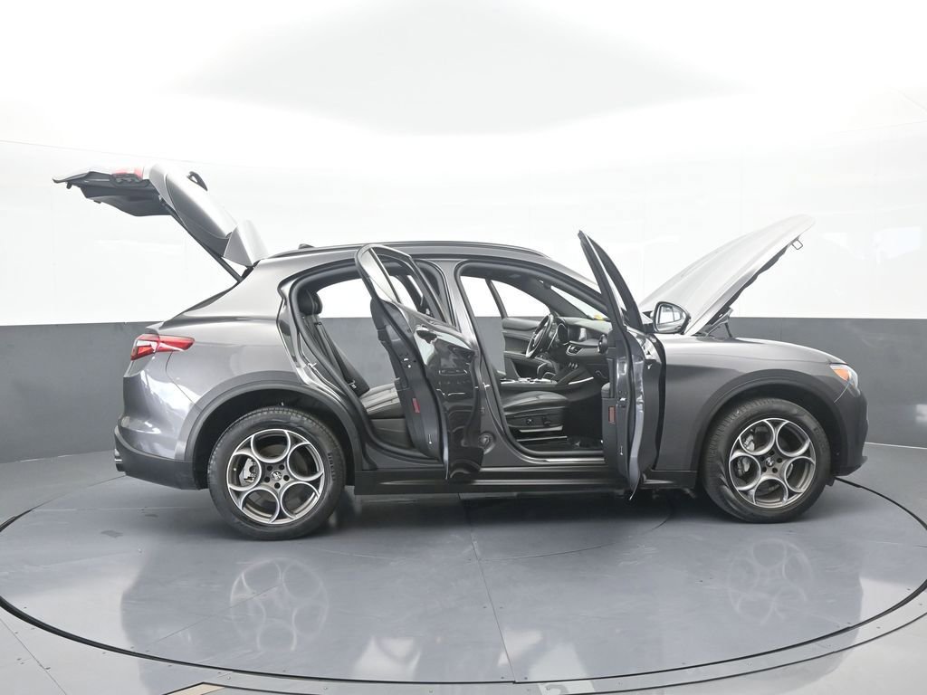 Used 2023 Alfa Romeo Stelvio Sprint image 75