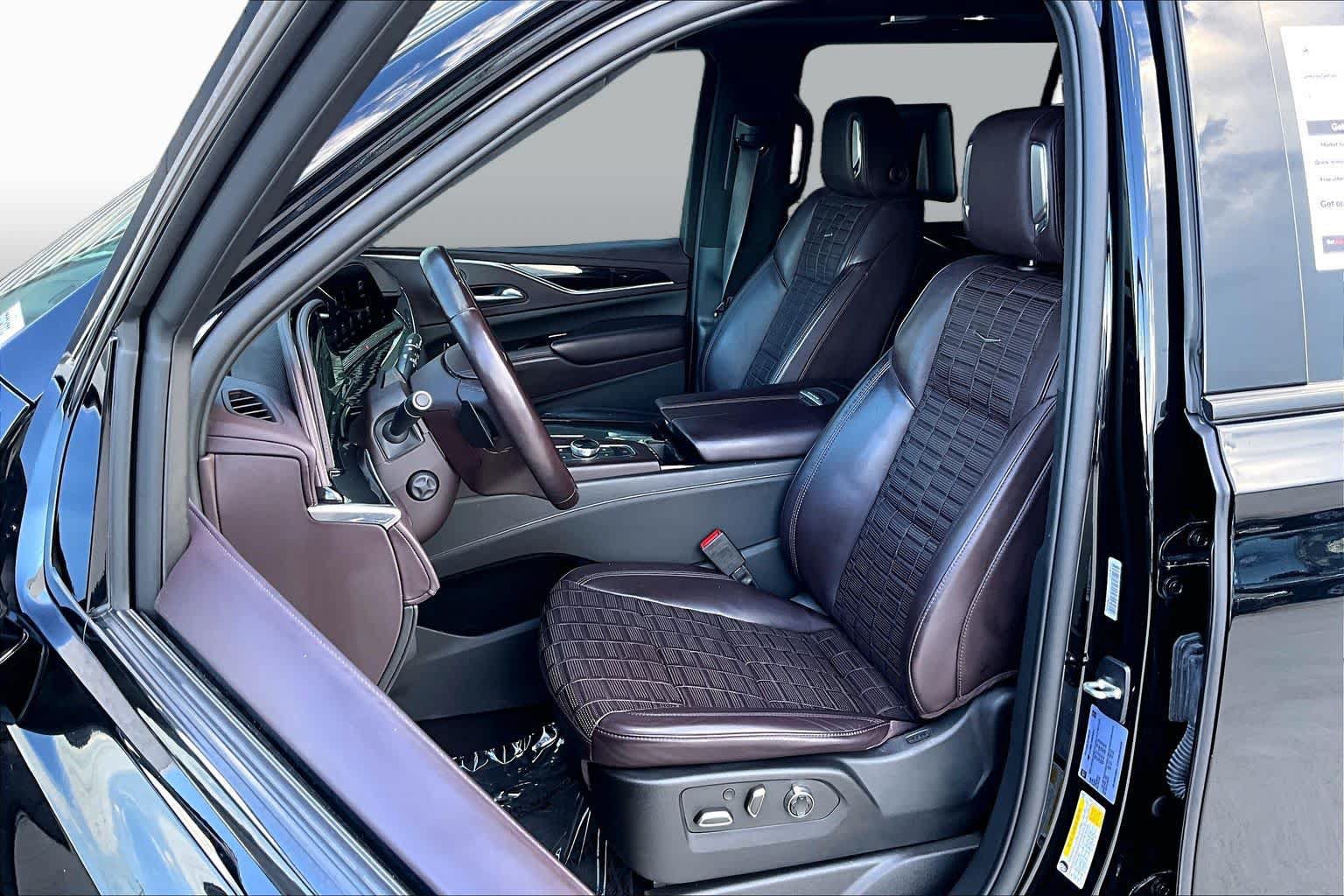 Used 2023 Cadillac Escalade ESV Sport Platinum AWD/4WD image 8