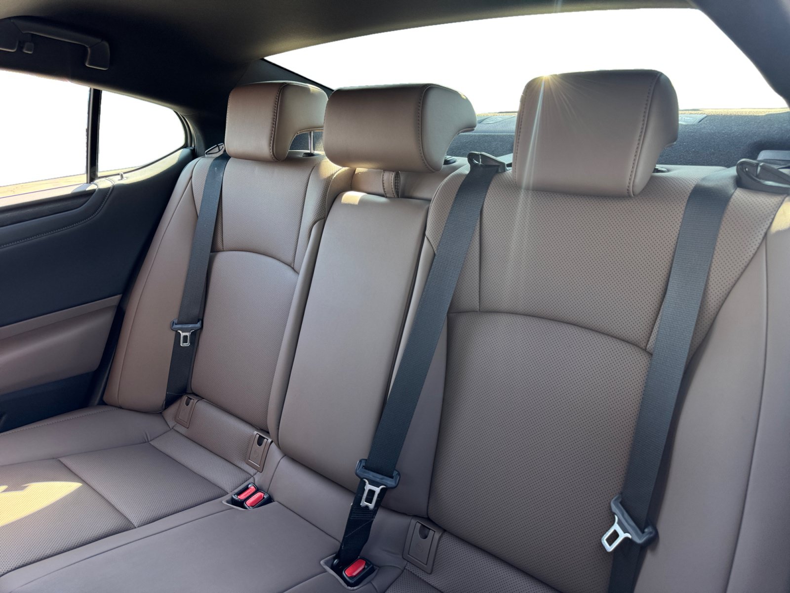 Used 2024 Lexus ES 300h w/ Premium Package FWD image 13
