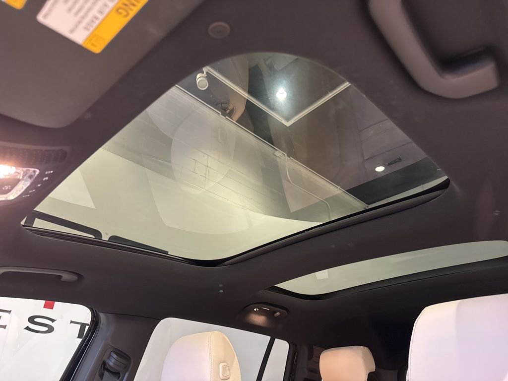 Used 2023 Mercedes-Benz EQB 300 4MATIC w/ Exclusive Package image 31