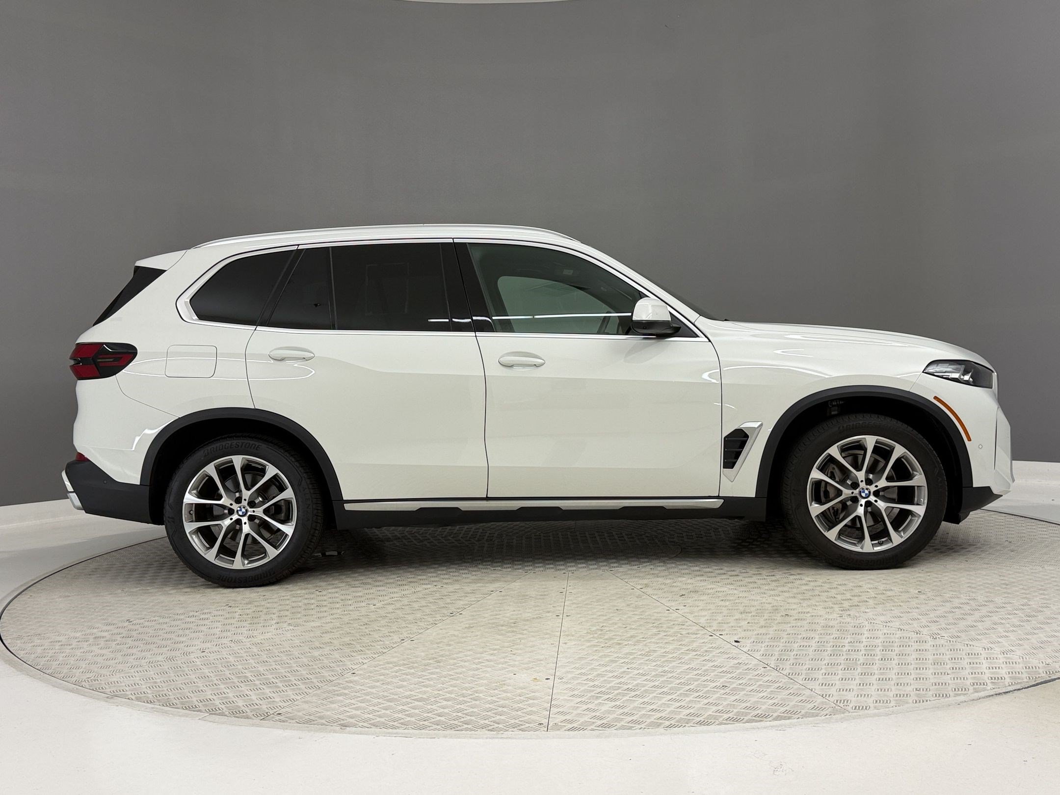 Used 2024 BMW X5 sDrive40i w/ Parking Assistance Package RWD image 8
