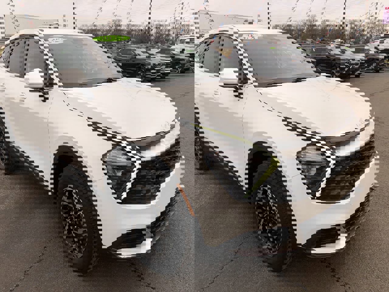 Used 2023 Kia Sportage LX image 7